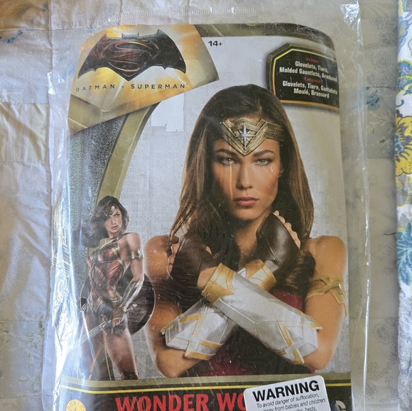 Wonder Woman 1984 Costume with wig & Accessories, Adult - Picture 8 of 13
